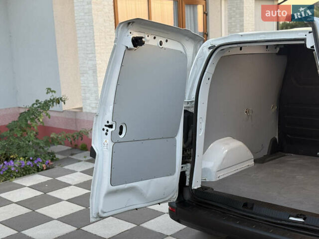 Белый Рено Кенгу, объемом двигателя 0 л и пробегом 47 тыс. км за 15500 $, фото 30 на Automoto.ua