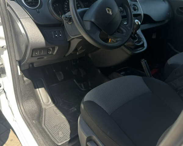 Белый Рено Кенгу, объемом двигателя 1.46 л и пробегом 188 тыс. км за 13700 $, фото 17 на Automoto.ua