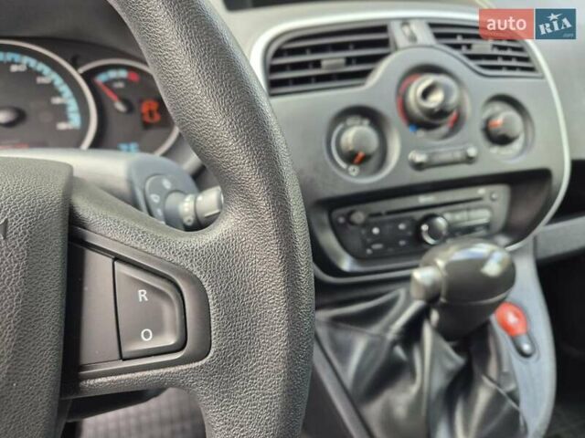 Белый Рено Кенгу, объемом двигателя 0 л и пробегом 16 тыс. км за 14650 $, фото 12 на Automoto.ua