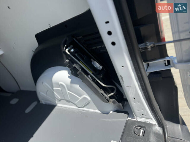 Белый Рено Кенгу, объемом двигателя 1.46 л и пробегом 188 тыс. км за 13700 $, фото 34 на Automoto.ua