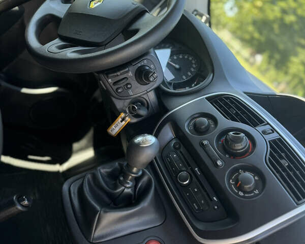 Белый Рено Кенгу, объемом двигателя 1.46 л и пробегом 188 тыс. км за 13700 $, фото 53 на Automoto.ua