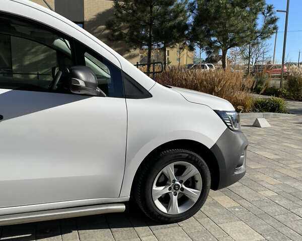 Білий Рено Кєнгу, об'ємом двигуна 0 л та пробігом 30 тис. км за 16500 $, фото 4 на Automoto.ua