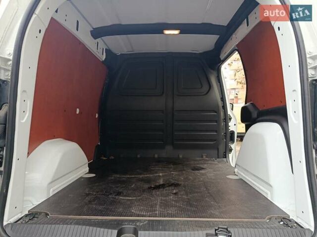 Белый Рено Кенгу, объемом двигателя 0 л и пробегом 12 тыс. км за 19700 $, фото 5 на Automoto.ua