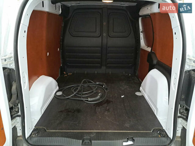 Белый Рено Кенгу, объемом двигателя 0 л и пробегом 12 тыс. км за 19700 $, фото 25 на Automoto.ua