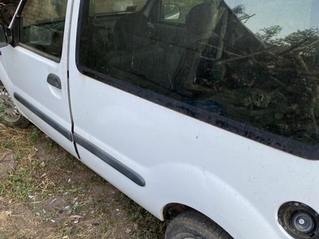 Белый Рено Кенгу, объемом двигателя 1.9 л и пробегом 403 тыс. км за 1430 $, фото 3 на Automoto.ua