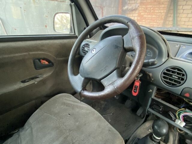 Белый Рено Кенгу, объемом двигателя 1.9 л и пробегом 403 тыс. км за 1430 $, фото 4 на Automoto.ua