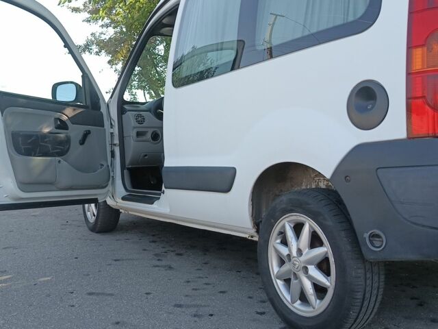 Белый Рено Кенгу, объемом двигателя 1.1 л и пробегом 210 тыс. км за 3800 $, фото 16 на Automoto.ua