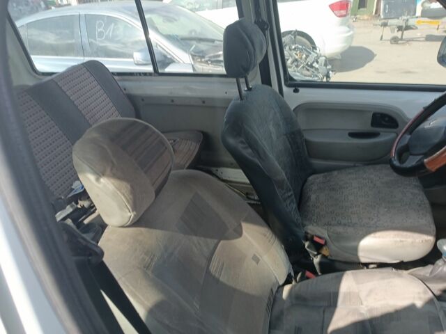 Білий Рено Кєнгу, об'ємом двигуна 0 л та пробігом 200 тис. км за 1100 $, фото 5 на Automoto.ua