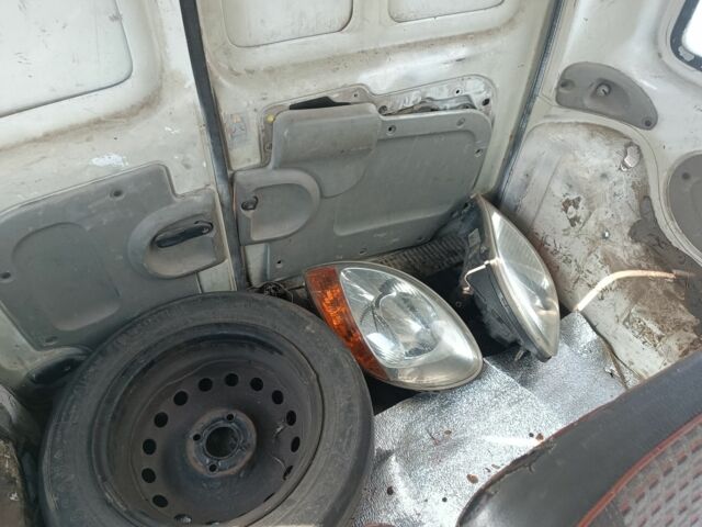 Білий Рено Кєнгу, об'ємом двигуна 0 л та пробігом 200 тис. км за 1100 $, фото 6 на Automoto.ua