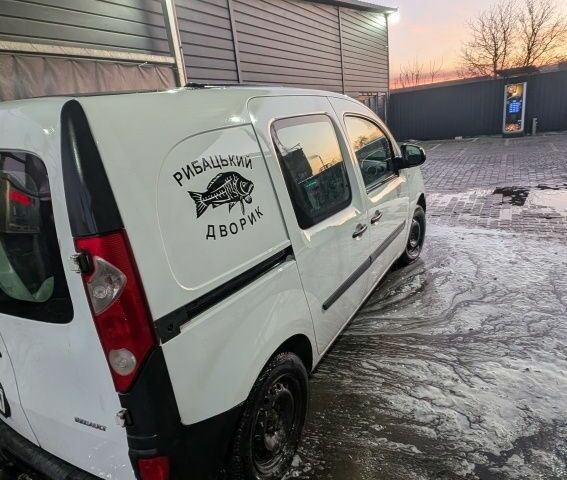 Белый Рено Кенгу, объемом двигателя 1.5 л и пробегом 365 тыс. км за 5500 $, фото 4 на Automoto.ua