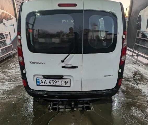 Белый Рено Кенгу, объемом двигателя 1.5 л и пробегом 365 тыс. км за 5500 $, фото 1 на Automoto.ua