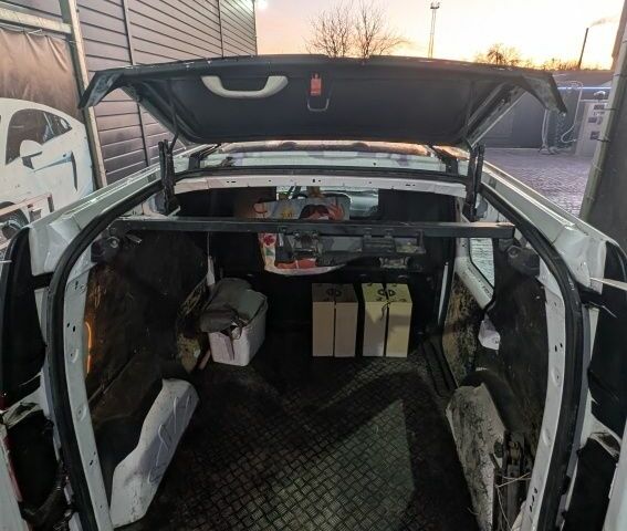 Белый Рено Кенгу, объемом двигателя 1.5 л и пробегом 365 тыс. км за 5500 $, фото 5 на Automoto.ua