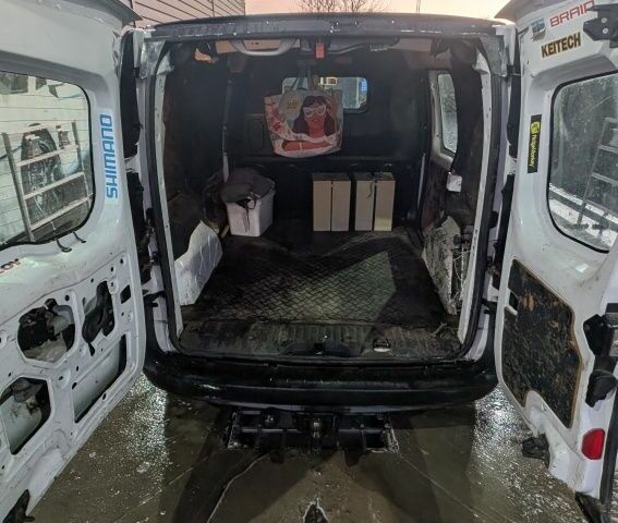 Белый Рено Кенгу, объемом двигателя 1.5 л и пробегом 365 тыс. км за 5500 $, фото 2 на Automoto.ua