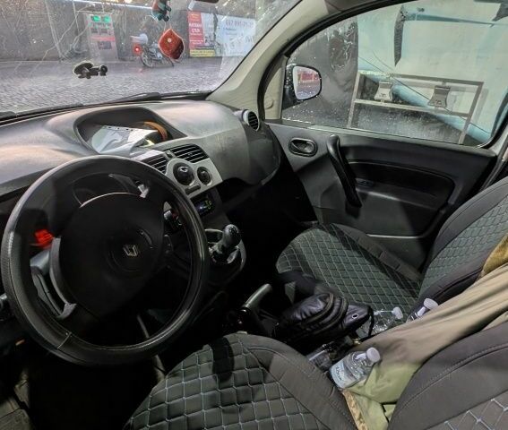 Белый Рено Кенгу, объемом двигателя 1.5 л и пробегом 365 тыс. км за 5500 $, фото 7 на Automoto.ua