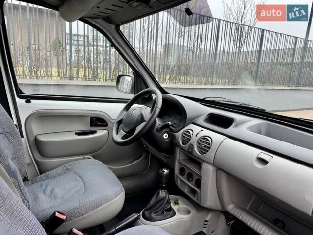Белый Рено Кенгу, объемом двигателя 1.4 л и пробегом 220 тыс. км за 3800 $, фото 14 на Automoto.ua