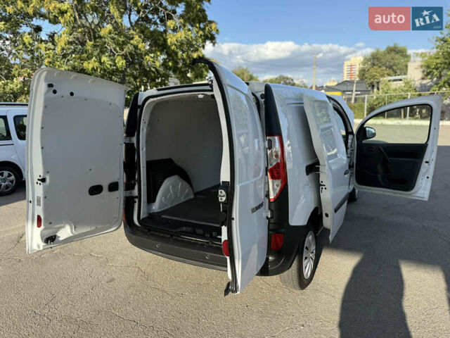 Белый Рено Кенгу, объемом двигателя 1.5 л и пробегом 134 тыс. км за 13999 $, фото 105 на Automoto.ua