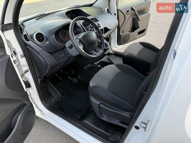 Белый Рено Кенгу, объемом двигателя 1.5 л и пробегом 134 тыс. км за 13999 $, фото 58 на Automoto.ua
