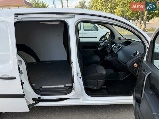 Белый Рено Кенгу, объемом двигателя 1.5 л и пробегом 134 тыс. км за 13999 $, фото 50 на Automoto.ua