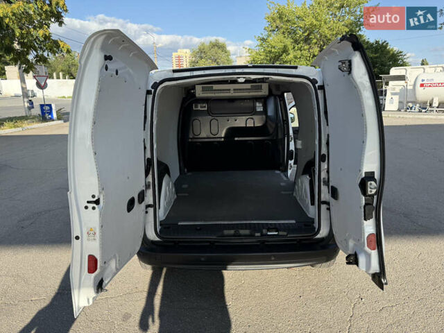 Белый Рено Кенгу, объемом двигателя 1.5 л и пробегом 134 тыс. км за 13999 $, фото 73 на Automoto.ua
