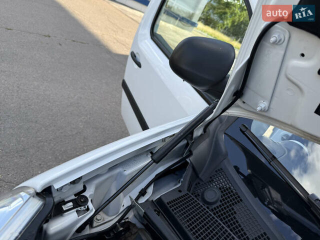 Белый Рено Кенгу, объемом двигателя 1.5 л и пробегом 134 тыс. км за 13999 $, фото 96 на Automoto.ua