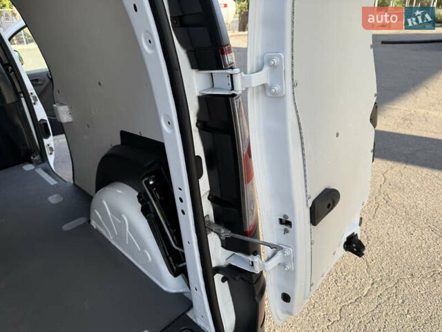 Белый Рено Кенгу, объемом двигателя 1.5 л и пробегом 134 тыс. км за 13999 $, фото 84 на Automoto.ua