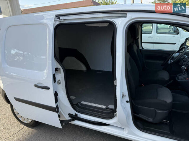 Белый Рено Кенгу, объемом двигателя 1.5 л и пробегом 134 тыс. км за 13999 $, фото 49 на Automoto.ua