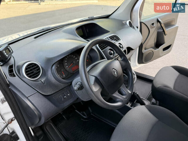 Белый Рено Кенгу, объемом двигателя 1.5 л и пробегом 134 тыс. км за 13999 $, фото 62 на Automoto.ua