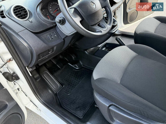 Белый Рено Кенгу, объемом двигателя 1.5 л и пробегом 134 тыс. км за 13999 $, фото 68 на Automoto.ua