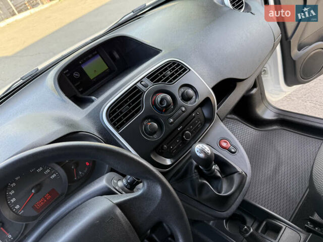 Белый Рено Кенгу, объемом двигателя 1.5 л и пробегом 134 тыс. км за 13999 $, фото 61 на Automoto.ua