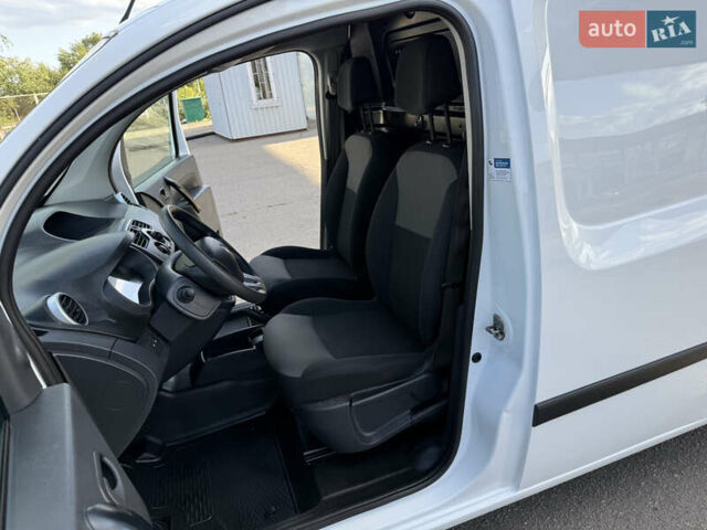 Белый Рено Кенгу, объемом двигателя 1.5 л и пробегом 134 тыс. км за 13999 $, фото 87 на Automoto.ua
