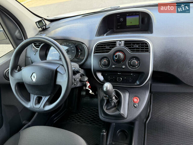 Белый Рено Кенгу, объемом двигателя 1.5 л и пробегом 134 тыс. км за 13999 $, фото 6 на Automoto.ua