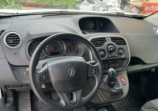 Білий Рено Кєнгу, об'ємом двигуна 1.46 л та пробігом 140 тис. км за 8900 $, фото 6 на Automoto.ua