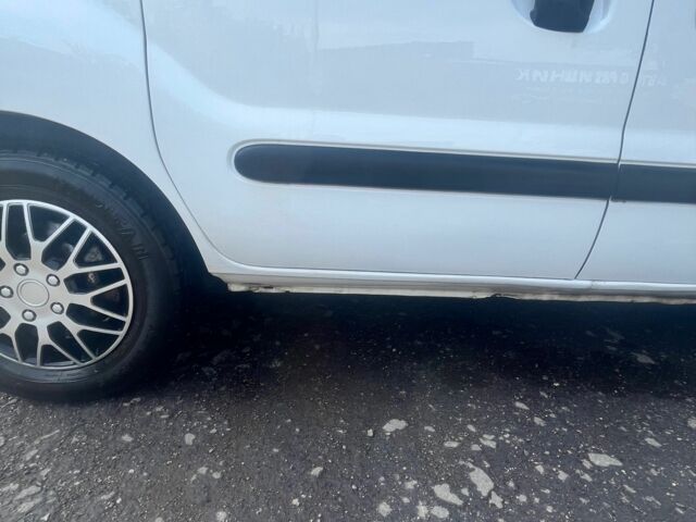 Белый Рено Кенгу, объемом двигателя 1.9 л и пробегом 318 тыс. км за 2550 $, фото 3 на Automoto.ua