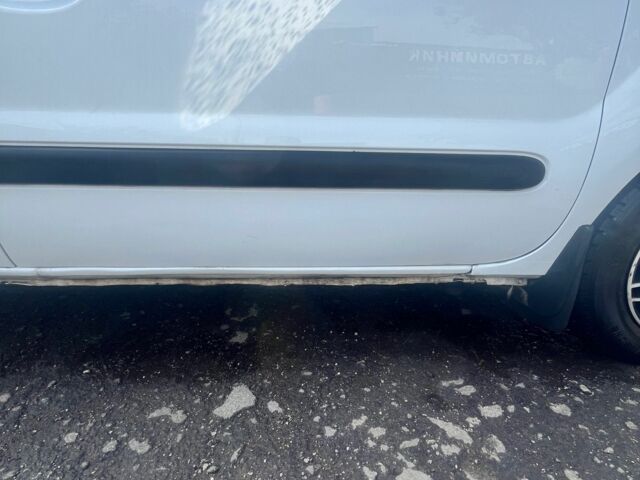 Белый Рено Кенгу, объемом двигателя 1.9 л и пробегом 318 тыс. км за 2550 $, фото 2 на Automoto.ua