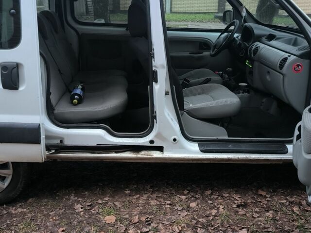 Белый Рено Кенгу, объемом двигателя 0 л и пробегом 38 тыс. км за 1750 $, фото 4 на Automoto.ua