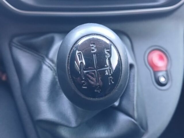 Белый Рено Кенгу, объемом двигателя 1.5 л и пробегом 244 тыс. км за 9999 $, фото 19 на Automoto.ua