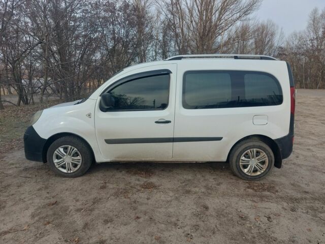 Белый Рено Кенгу, объемом двигателя 1.5 л и пробегом 550 тыс. км за 3800 $, фото 2 на Automoto.ua