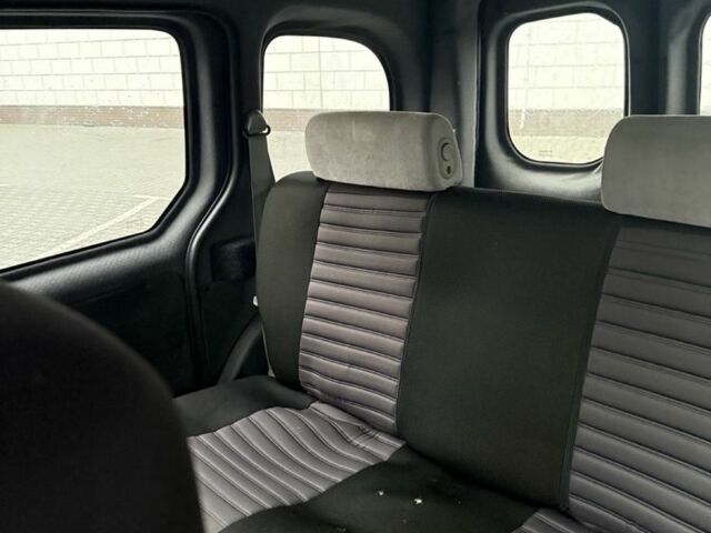 Білий Рено Кєнгу, об'ємом двигуна 1.5 л та пробігом 220 тис. км за 4900 $, фото 6 на Automoto.ua