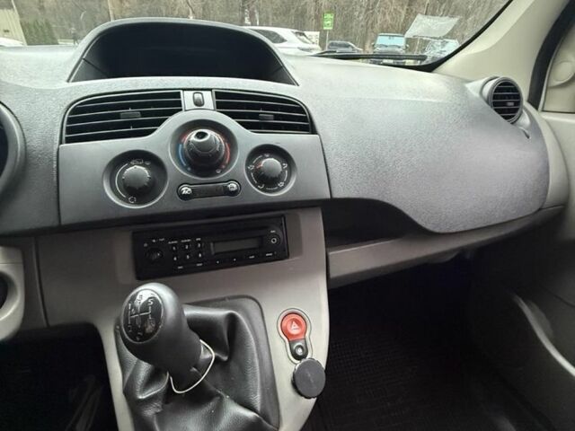 Білий Рено Кєнгу, об'ємом двигуна 1.5 л та пробігом 220 тис. км за 4900 $, фото 7 на Automoto.ua