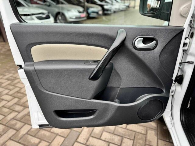 Белый Рено Кенгу, объемом двигателя 1.5 л и пробегом 239 тыс. км за 8500 $, фото 10 на Automoto.ua