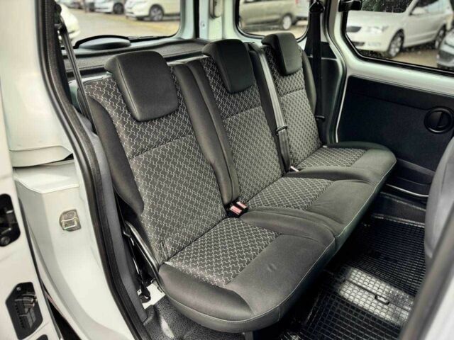 Белый Рено Кенгу, объемом двигателя 1.5 л и пробегом 221 тыс. км за 8700 $, фото 15 на Automoto.ua