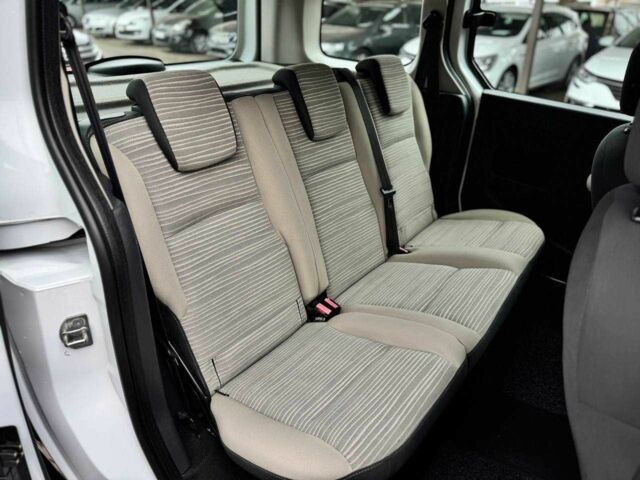 Белый Рено Кенгу, объемом двигателя 1.5 л и пробегом 239 тыс. км за 8500 $, фото 15 на Automoto.ua