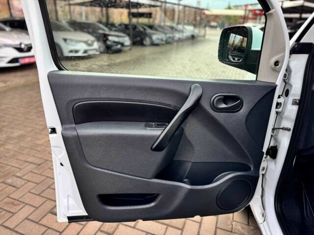 Белый Рено Кенгу, объемом двигателя 1.5 л и пробегом 221 тыс. км за 8700 $, фото 10 на Automoto.ua