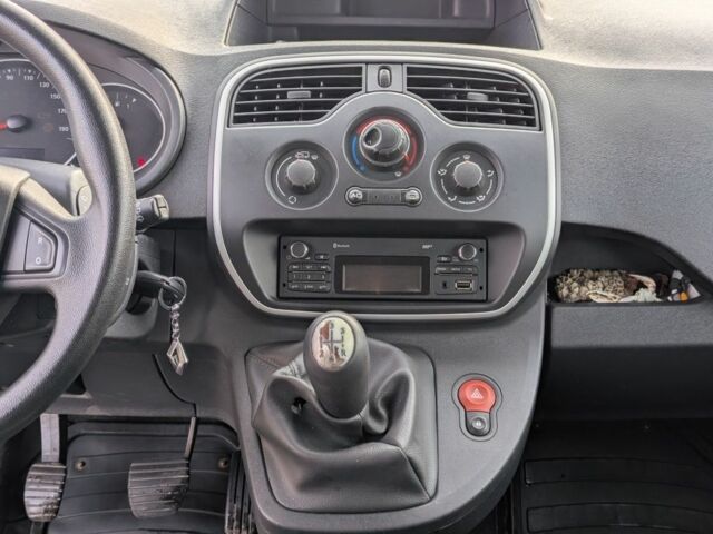 Белый Рено Кенгу, объемом двигателя 1.5 л и пробегом 205 тыс. км за 7500 $, фото 5 на Automoto.ua