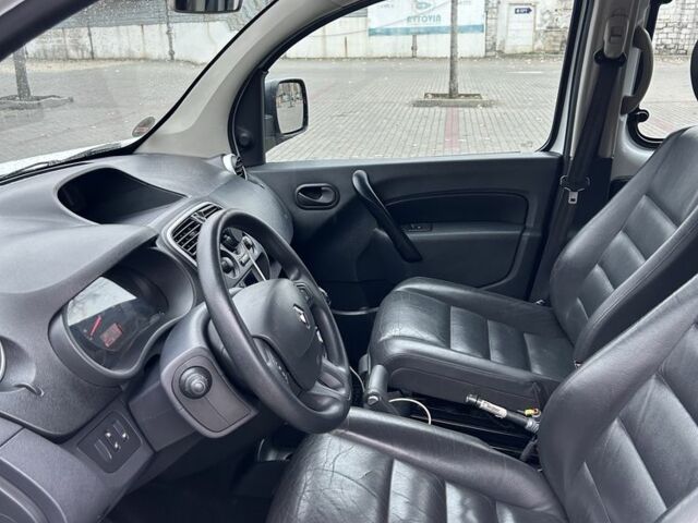 Белый Рено Кенгу, объемом двигателя 1.5 л и пробегом 312 тыс. км за 8600 $, фото 14 на Automoto.ua