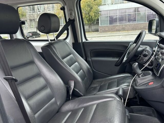 Белый Рено Кенгу, объемом двигателя 1.5 л и пробегом 312 тыс. км за 8600 $, фото 8 на Automoto.ua