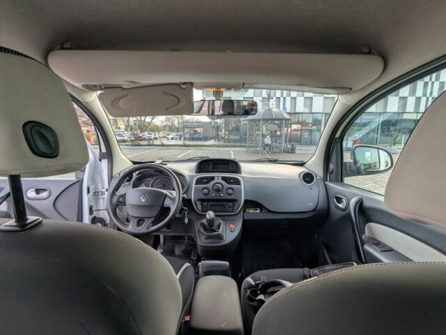 Белый Рено Кенгу, объемом двигателя 1.5 л и пробегом 205 тыс. км за 7500 $, фото 4 на Automoto.ua