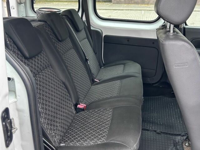 Белый Рено Кенгу, объемом двигателя 1.5 л и пробегом 312 тыс. км за 8600 $, фото 10 на Automoto.ua