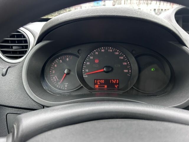 Белый Рено Кенгу, объемом двигателя 1.5 л и пробегом 312 тыс. км за 8600 $, фото 5 на Automoto.ua