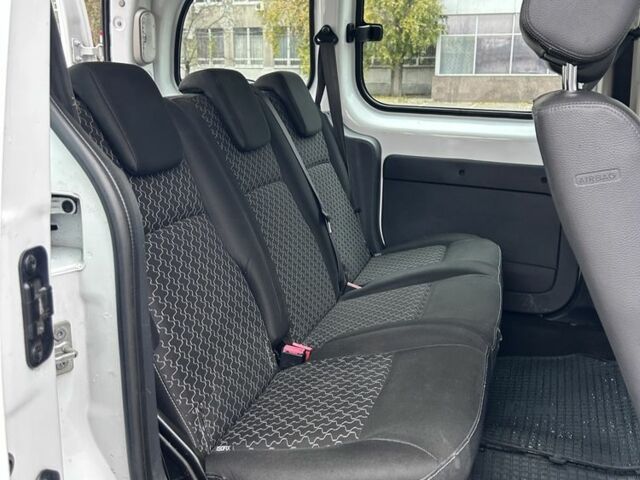 Белый Рено Кенгу, объемом двигателя 1.5 л и пробегом 312 тыс. км за 8600 $, фото 9 на Automoto.ua